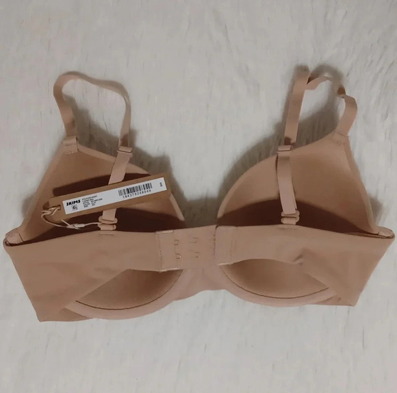 Skims Fits Everybody T-shirt Bra - Picture 6 of 8